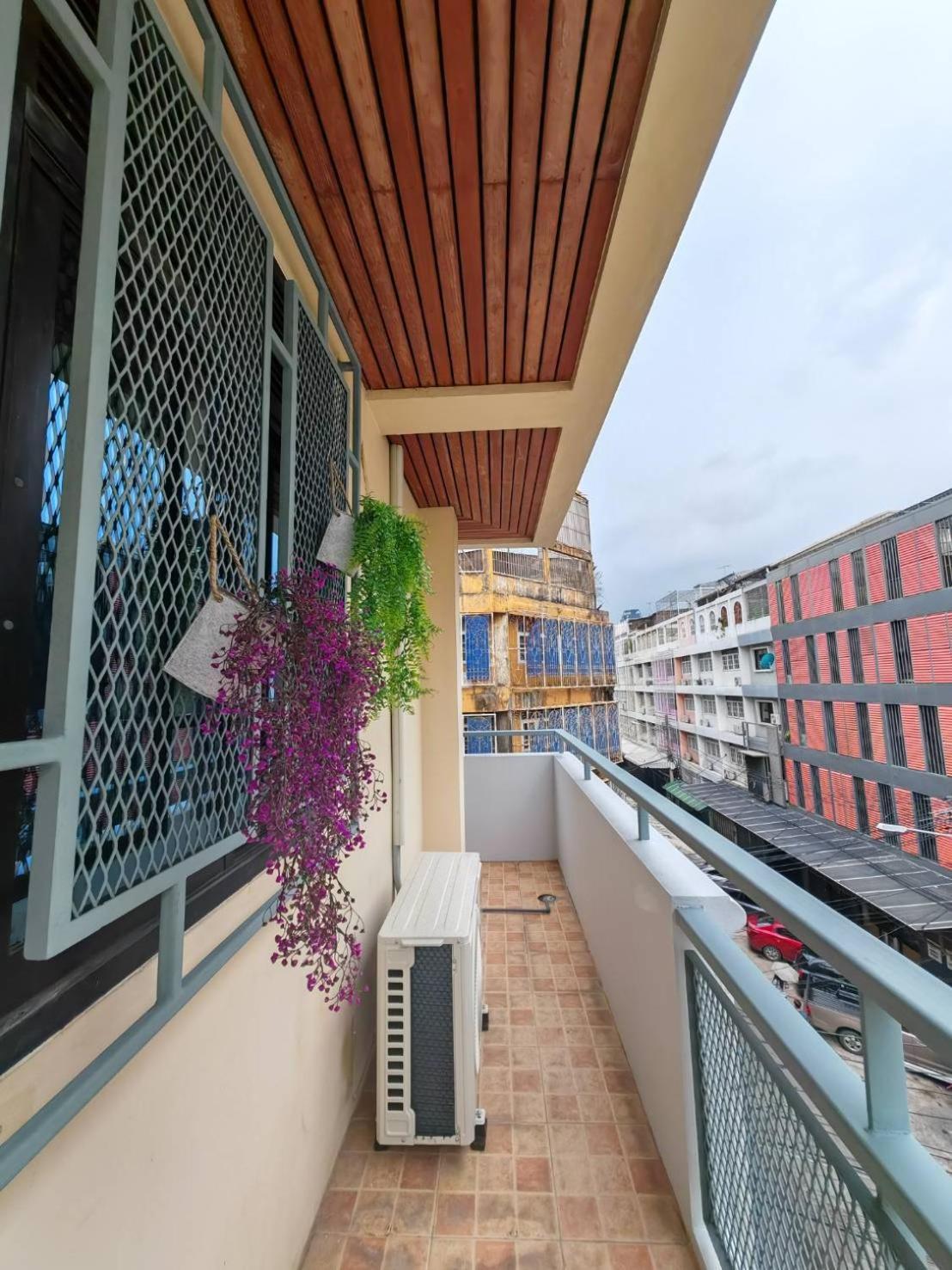 57 Hidden House Bkk Chinatown Hotel Bangkok Exterior photo