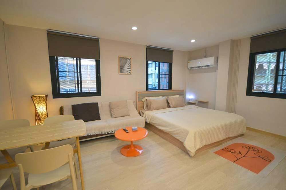 57 Hidden House Bkk Chinatown Hotel Bangkok Exterior photo