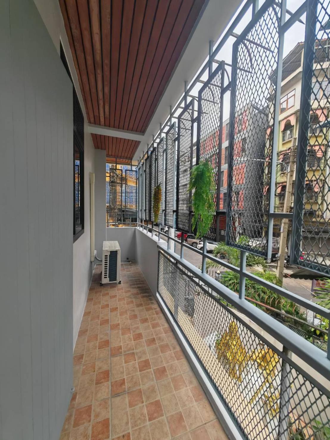 57 Hidden House Bkk Chinatown Hotel Bangkok Exterior photo